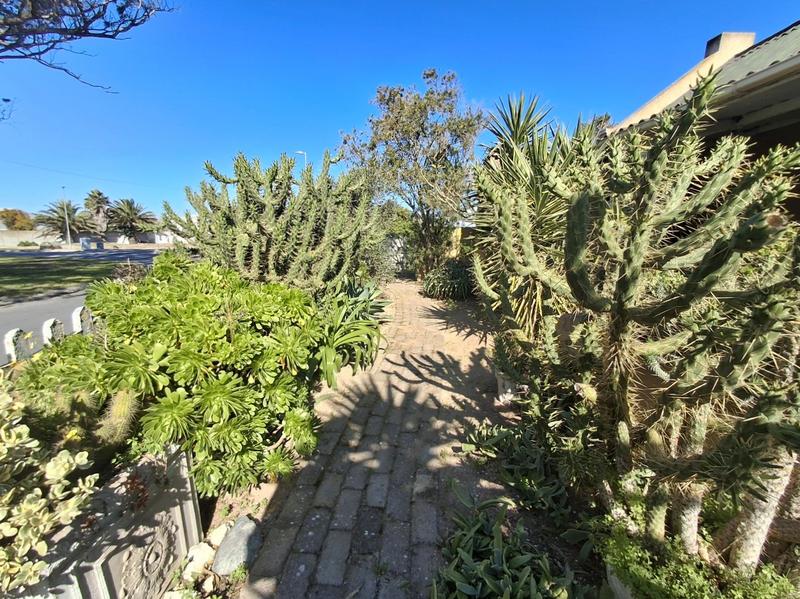 5 Bedroom Property for Sale in Stompneus Bay Western Cape